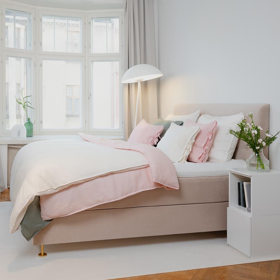 Ylellinen Velvet Lux-jenkkisänky